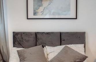 Spacious & Modern 8-Bed Home - Sleeps 13 - Parking - Foto 24