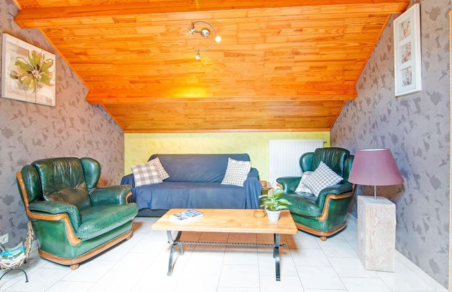 Charming Stay Near Forests - Photo 11