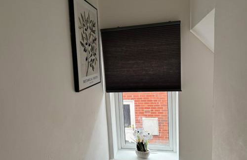 Spacious 3 Bed House Perfect for Contractors & Families with free Wi-fi and Parking - Foto 24