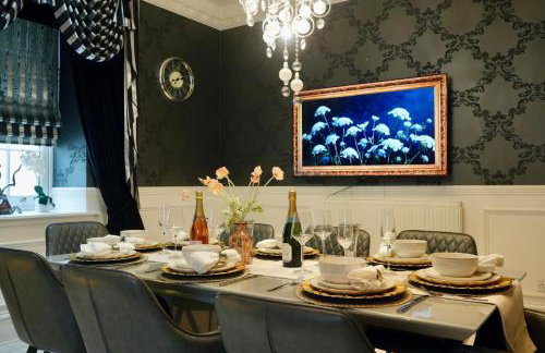 6BR House with Butler, Sauna & Hot Tub in Glasgow - Foto 32