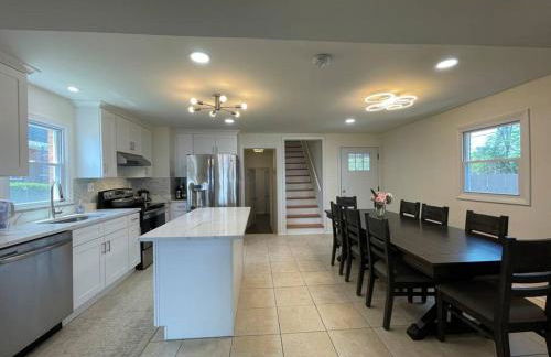 Waterfront Home with Private Beach, Stunning Views - Foto 35