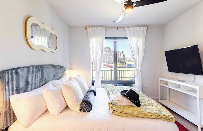 Walkable Midtown Location Modern Amenities, Pool & Gym Anthem by Avantstay - Foto 46