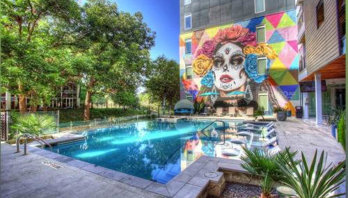 RiverWalk PentHouse Oasis w/Free Parking Gym Pool - Foto 2, sunbed