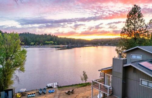 Lakefront Villa with 180 degree view private dock and boats - Foto 1