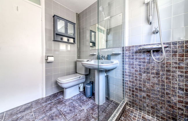 Contemporary 4 Bedroom Detached House With Parking and City Links - Foto 12