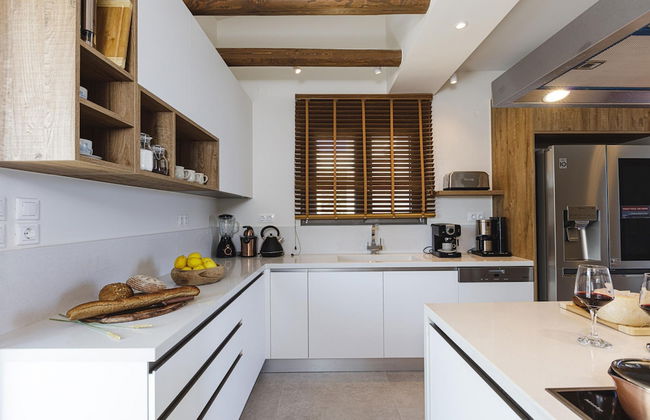 Villa Rizes Luxury in Maroulas - Photo 20