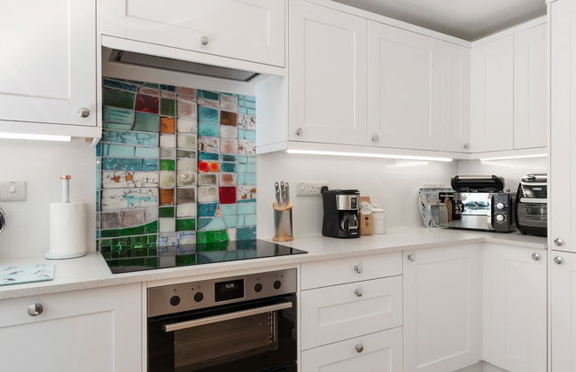 Ty Hapus - Close to Beach and Town - Photo 17