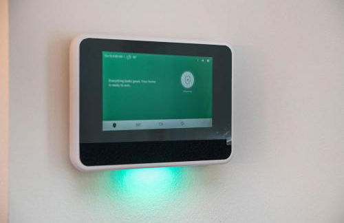 Cozy & Elegant Gem Fenced Yard BBQ & Games - Foto 55