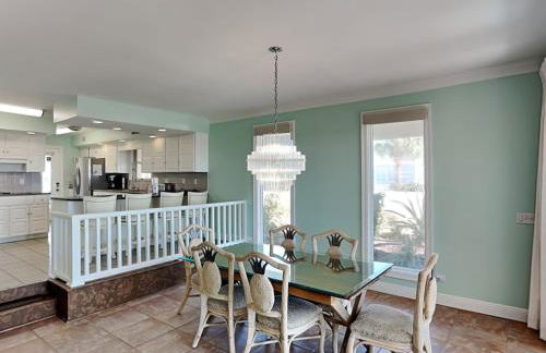 Lion On The Beach - Photo 4