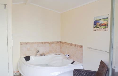 Hill View Cottage - Photo 13