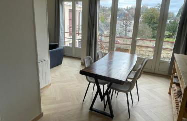 T2 design & cosy avec vue château, Centre et gare à pied, Parking gratuit - Foto 1