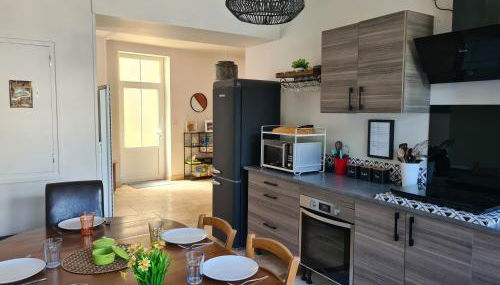 Dors Fée Duplex avec Toit-Terrasse et Salle de Jeux - Centre Bourg à 4 min du Puy duFou - Foto 3, stove