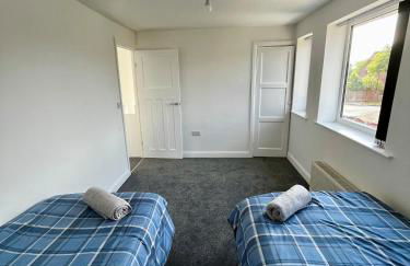 Manchester 2BR Luxe Lounge, Hot Tub, Pool Table - Photo 27