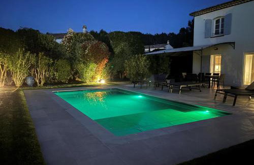 Golf de Pont Royal Villa les Micocouliers climatisée 4 chambres Piscine chauffée Parking - Foto 2