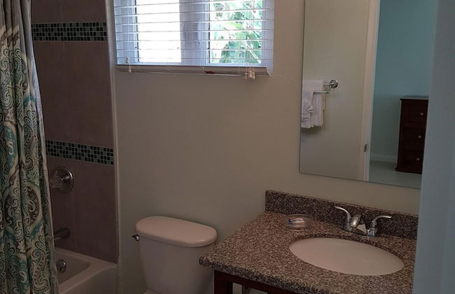 Je Suis Jamaica - 4 B R Beachfront Villa w Staff - Photo 34