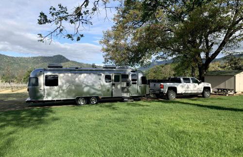 Huge Airstream is Perfect for a Family Getaway - Foto 6