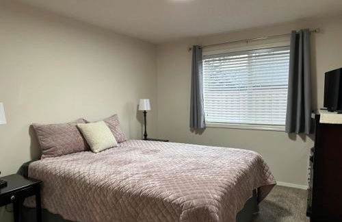 Cozy North Keizer Retreat with fireplace - Foto 6