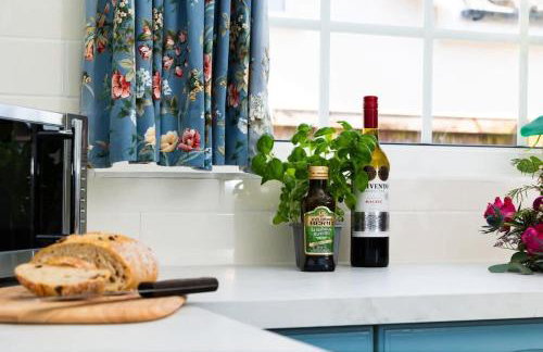 Coastal Village Hideaway Village Retreat Sleeps 4 - Foto 15