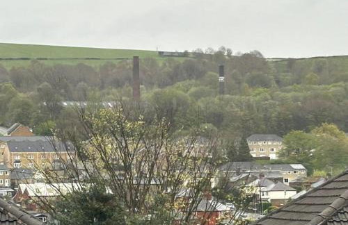 Homely 3 Bed House Halifax - Foto 2