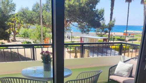 SeaHomes Vacations - Seafront Mediterranean Ap & PKG - Foto 4