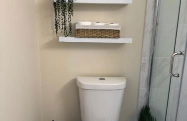 Poconos Chalet -Kayaks- HotTub-Karaoke-Lake - Foto 49