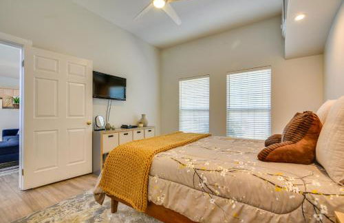 Luxe Pasadena Casita with Fireplace and Grill - Photo 15