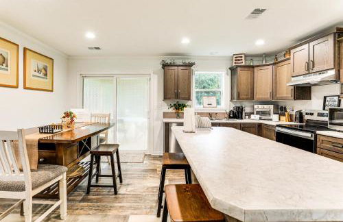 Screened Porch Family-Friendly St Stephen Retreat - Photo 7