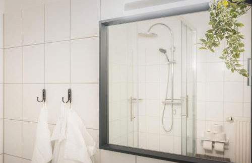 Green Serenity Bielefeld 24h Check in WLAN Parkplatz ÖPNV - Foto 5