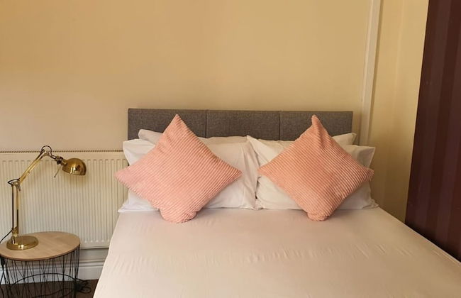 Spacious House in Stoke - Photo 34