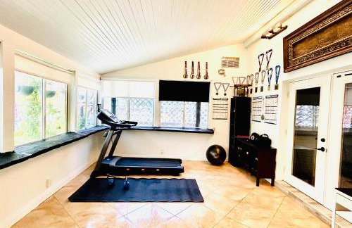 Artistic Retreat, King Suite with Private Balcony! - Foto 36