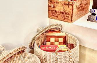 Peaceful Ranch Overlooking Mustangs with Full Kitchen & Fireplace - Foto 18