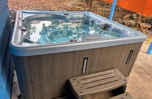 Fresh & Comfy House with Hot Tub, Pool Table, & BBQ - Foto 59