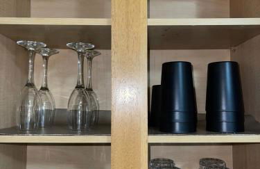 Cozy 2 Bedrooms 1and half Bathrooms Near Prudential with Parking Entire Apartment - Foto 24