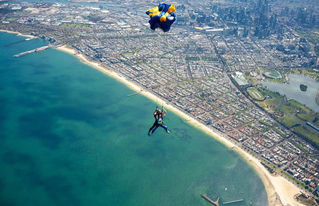 Skydiving in Melbourne - Photo 4