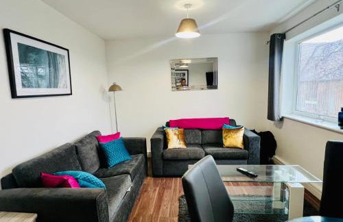 Modern 2 bed 1st Floor Apartment by Jesswood Properties Parking Wi-fi - Foto 3