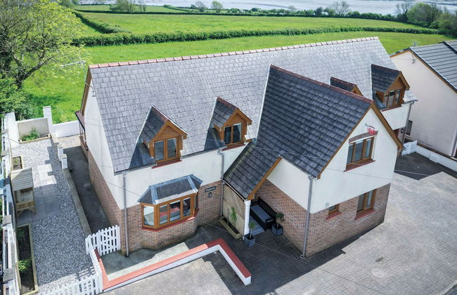 Highfield - 5 Bedroom Holiday Home - Pembroke Dock - Foto 1