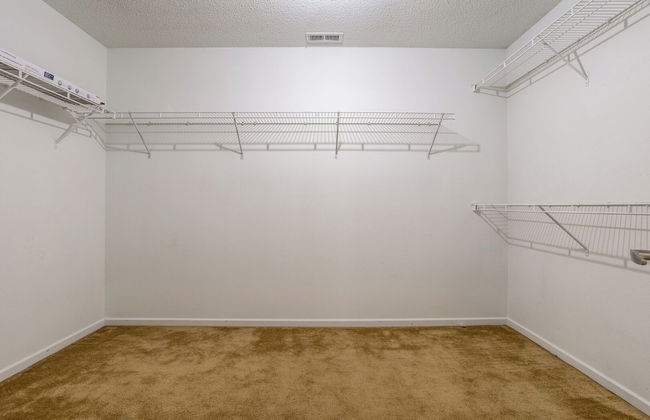 Spacious 4BR Home With Pool in Indianapolis - Foto 61