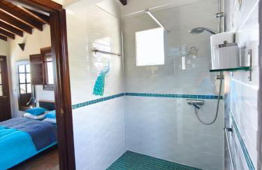 Künstlerhaus Finca Madreselva mit atemberaubenden Weitblick mit Infinitypool, kleinen Teichen und vielen Sitzplätzen in Tolox Malaga im Nationalpark Sierra de las Nieves, ideal für Entspannung, aber auch zum Wandern - Foto 80