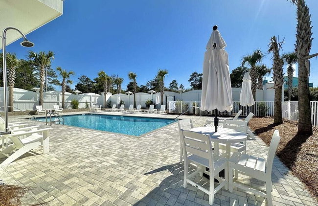 Nacho Beach House by Avantstay Inlet Beach Sleeps 10 + Pool - Photo 3