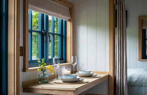 Oak Tree Shepherds Hut Chatsworth Estate - Photo 10