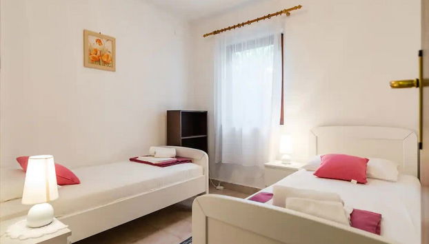 Apartments Villa Pelegrin - Photo 5, Room