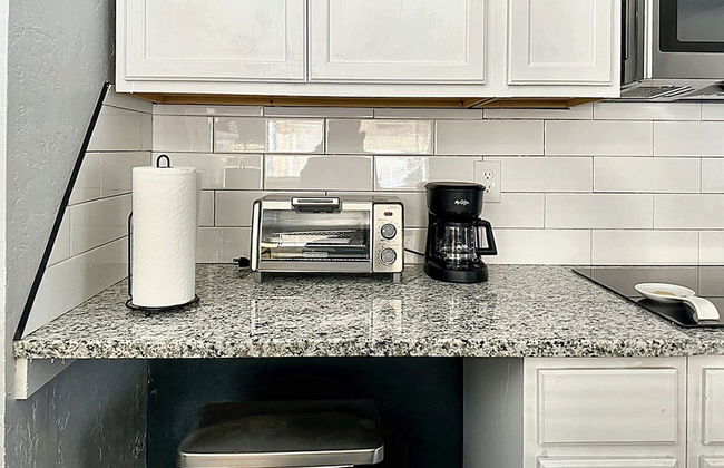 Budget Friendly Studio With Wifi Smart TV 32C - Photo 8