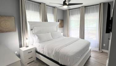 Calm 4BR-3BA 10 min DT Airport by LSP Homes - Foto 2