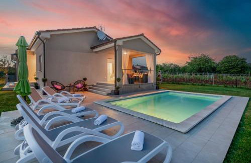 Family holiday house with private pool and playground - Foto 2