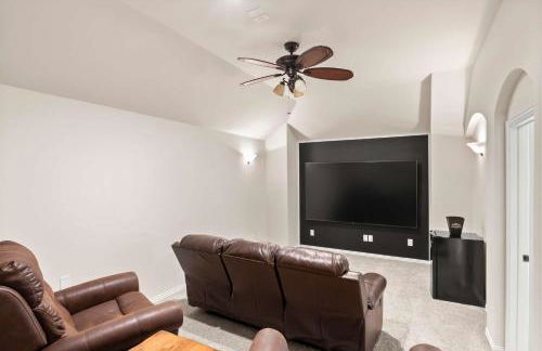 Spacious 4BR 3BA with Yard Mins to LakeLewisville - Foto 4