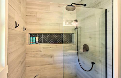 Townville Lake House with Private Dock, Kayaks! - Foto 17