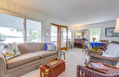 Lakefront Cottage with Covered Porch and Dock! - Foto 7