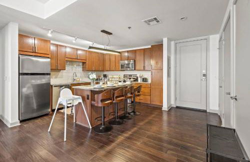 Beautiful Apt in Downtown w/Pool | Indoor Parking - Foto 14