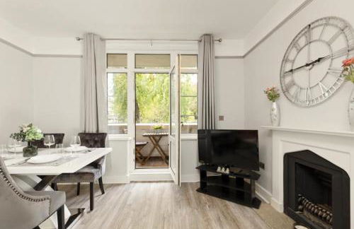 Tower Bridge St Katherines Docks 2 Bedroom Appartment - Photo 2