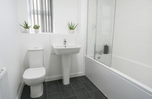 Contractors and Relocators Apt - Long Stay Savings - Fibre Optic Hi-Speed Wi-Fi - Multiple Free Parking Spaces - Netflix - Sleeps 4 - Foto 19